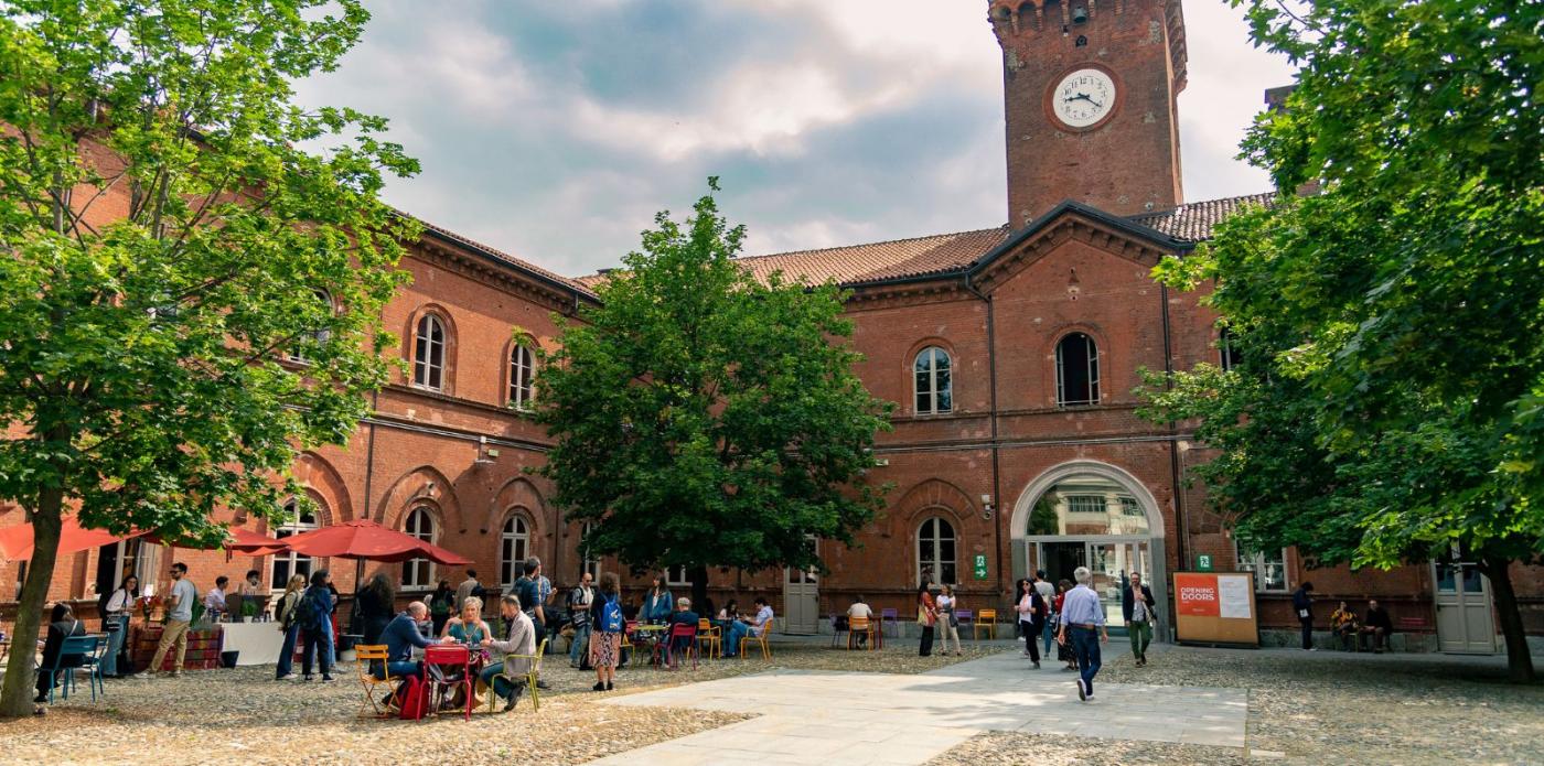 scuola Holden con torre
