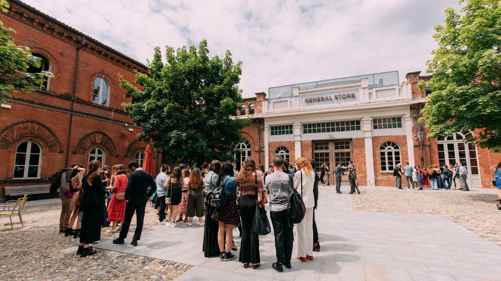 scuola Holden cortile