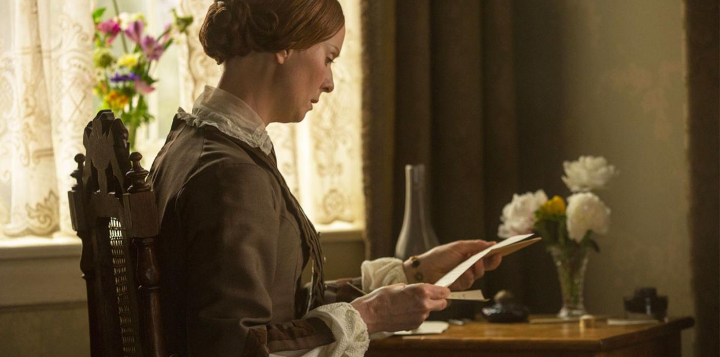 Cynthia Nixon nei panni di Emily Dickinson, in un fotogramma del film 