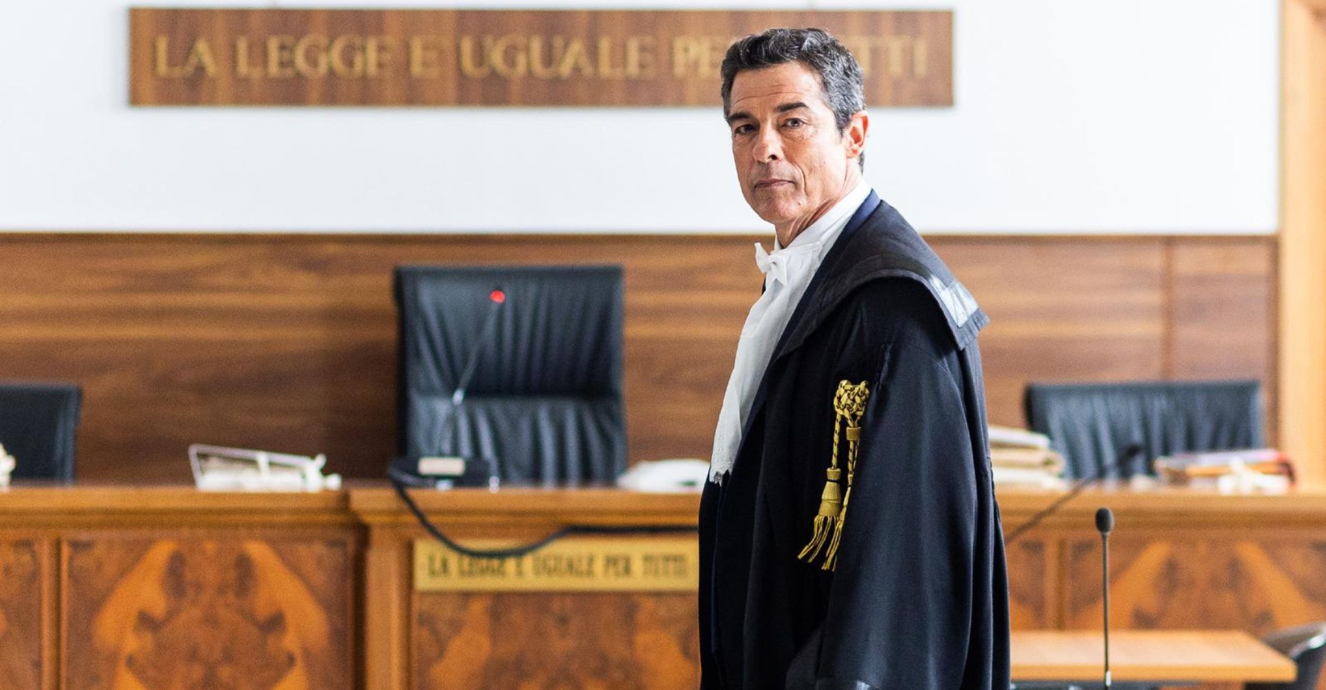 Alessandro Gassmann è l'avvocato Guerrieri nella serie tv Rai sui libri di Gianrico Carofiglio