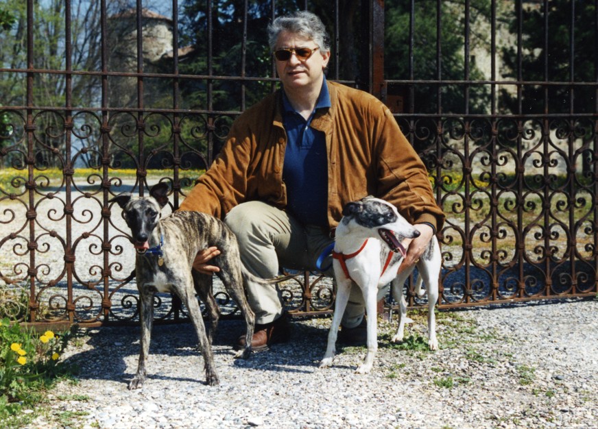 Hans Tuzzi con i suoi cani, Dora e Dafne