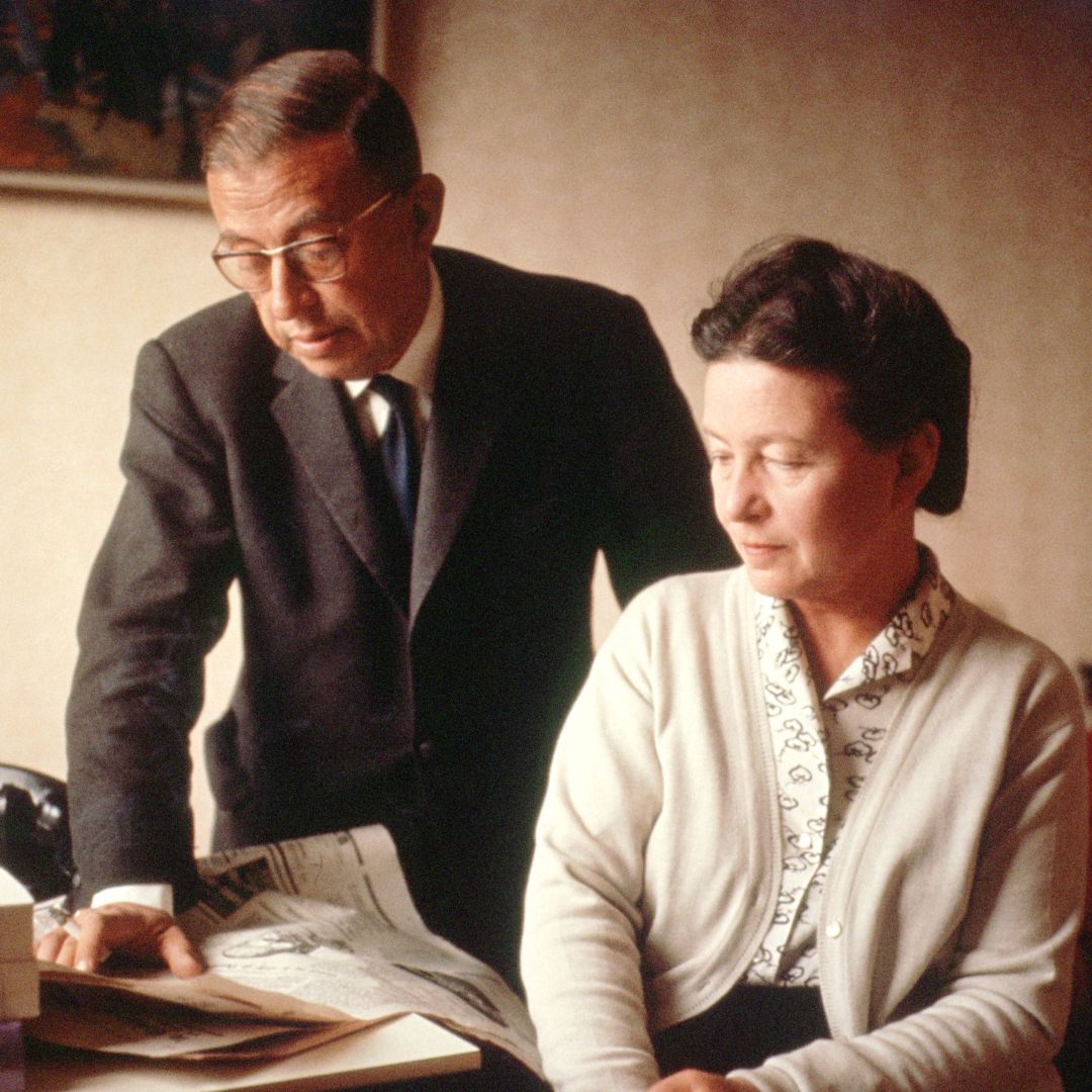 Una foto di Simone de Beauvoir e Sartre, nell'appartamento in Rue Bonaparte dell'autore