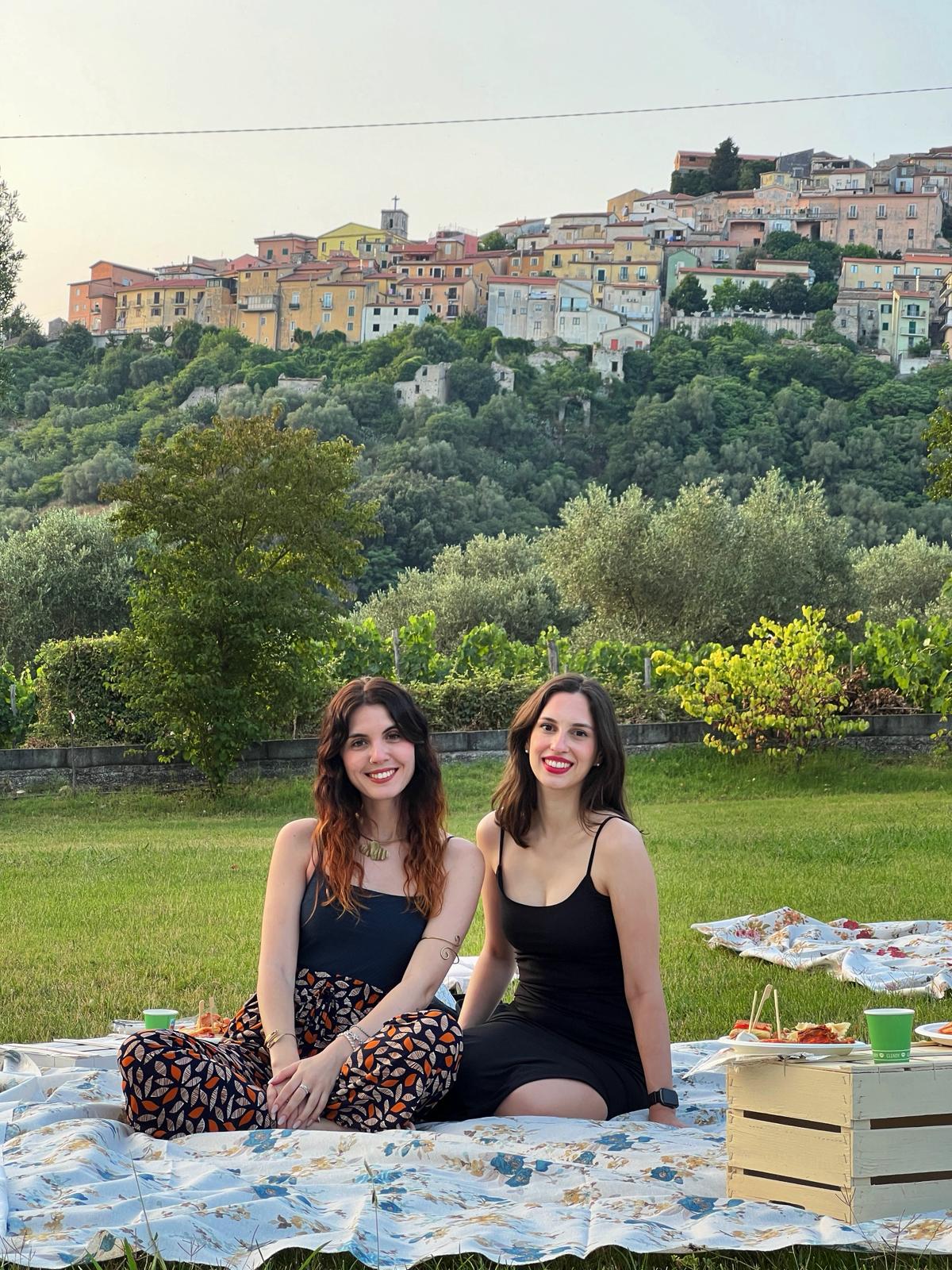 Gaia Lapasini e Giulia Buzzoni in uno dei ritiri di lettura organizzati con Viaggiare coi libri