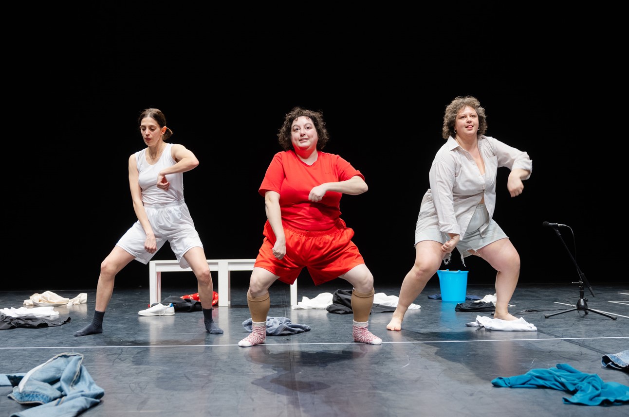 Anima(li) nei giorni dell’abbandono: a teatro "Resteremo qui sempre buone ad aspettarti"