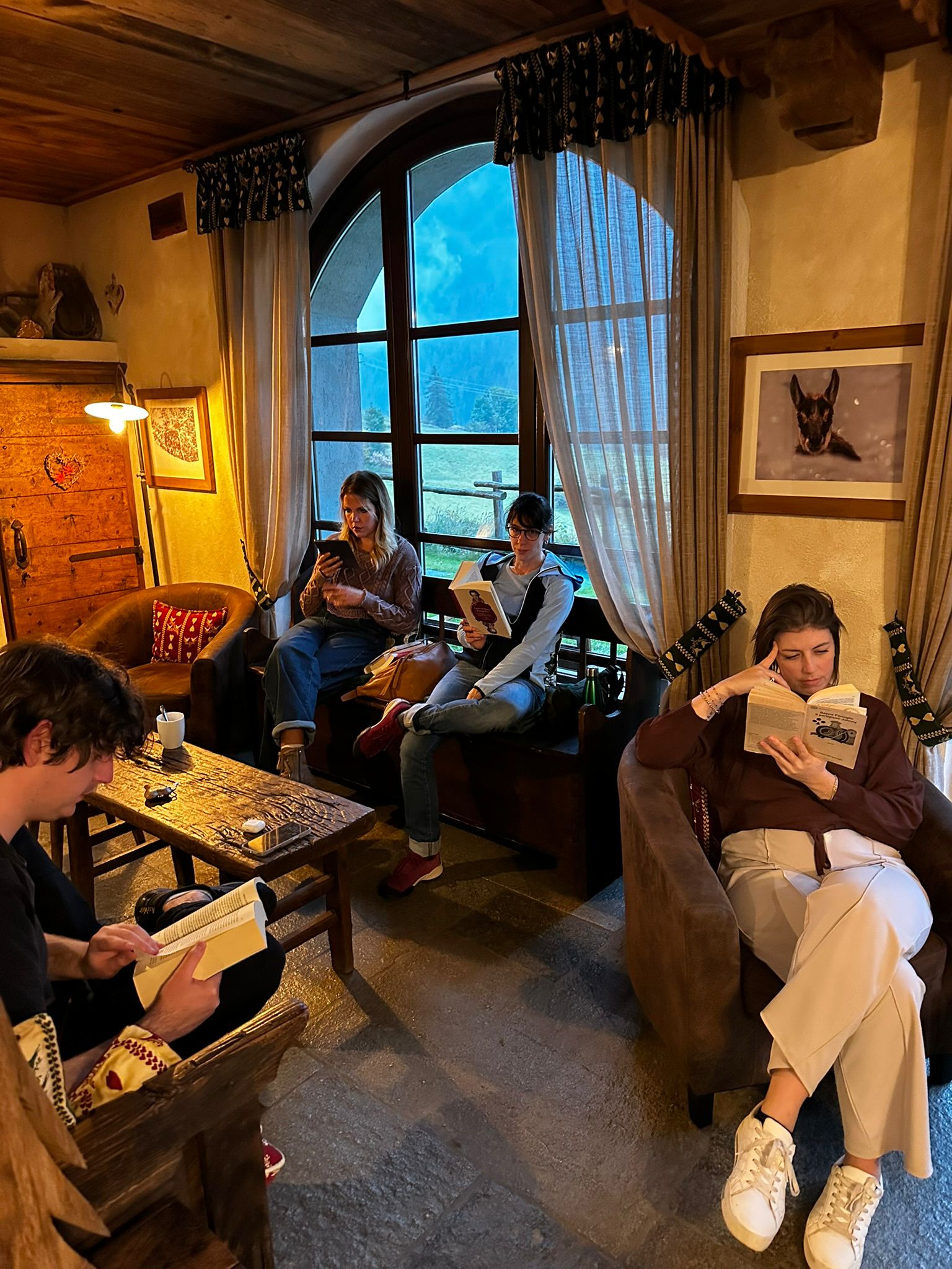 Si legge in un cottage durante uno dei ritiri letterari curati da Ilenia Zodiaco