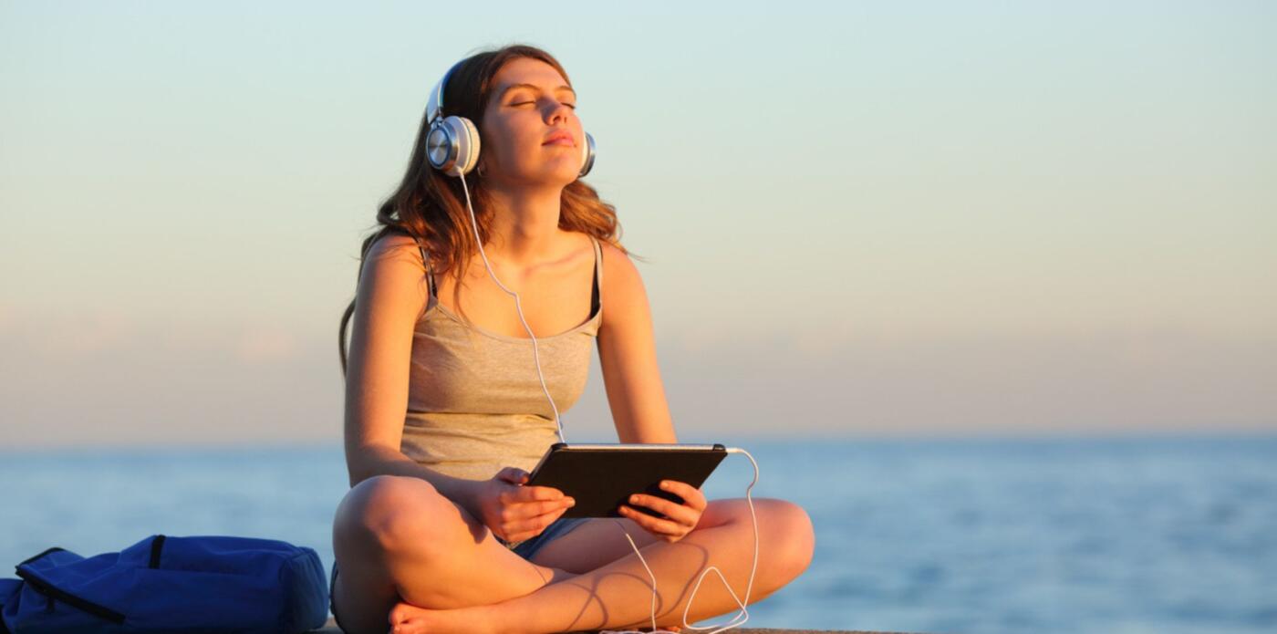 lettrice, ebook, podcast, leggere al mare