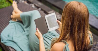 A causa di distrazioni e interruzioni, sempre più spesso la lettura in ebook è discontinua (e non pochi abbandonano i testi che richiedono 