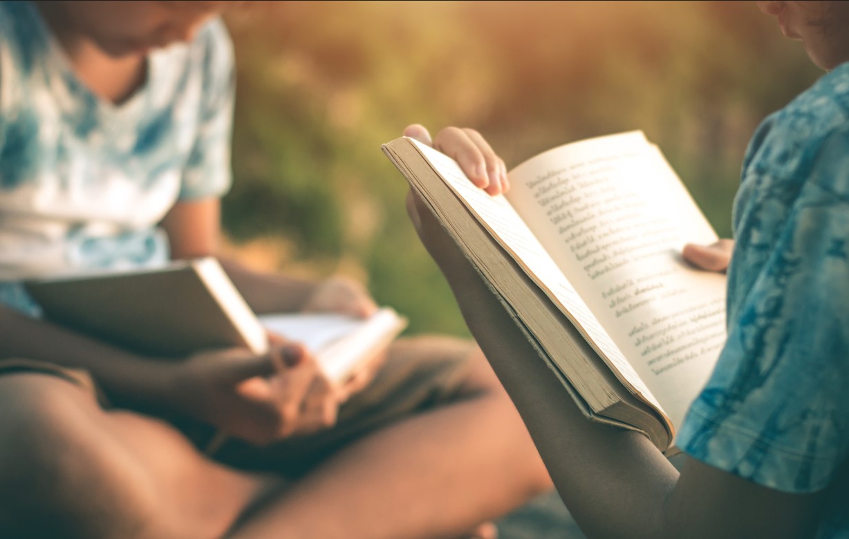 ritiri di lettura leggere libri lettori lettrice libro all'aperto