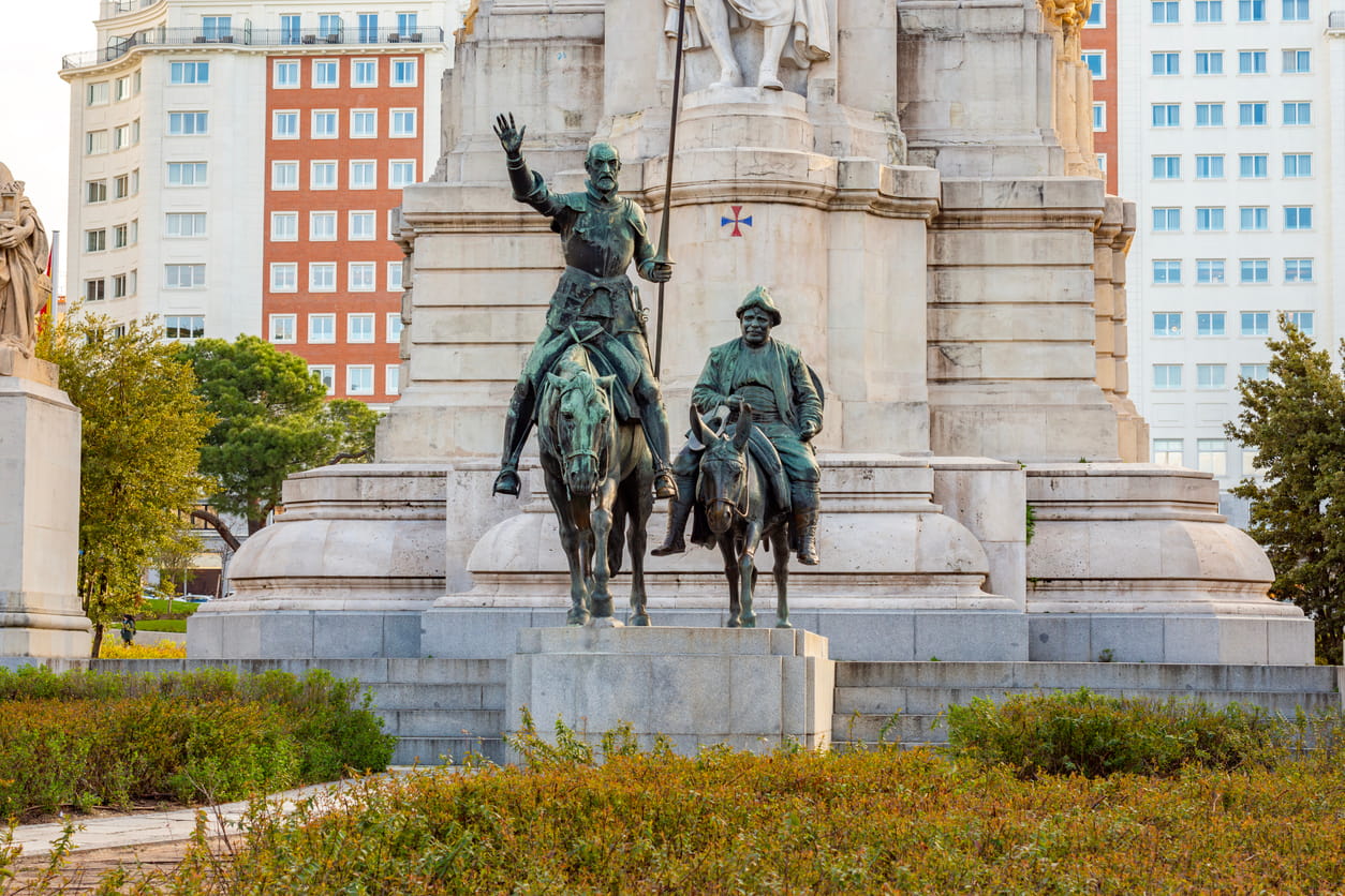 Il monumento a Don Chisciotte e Sancho Panza in Plaza de España a Madrid
