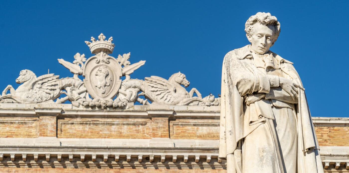 La statua di Giacomo Leopardi a Recanati (MC)