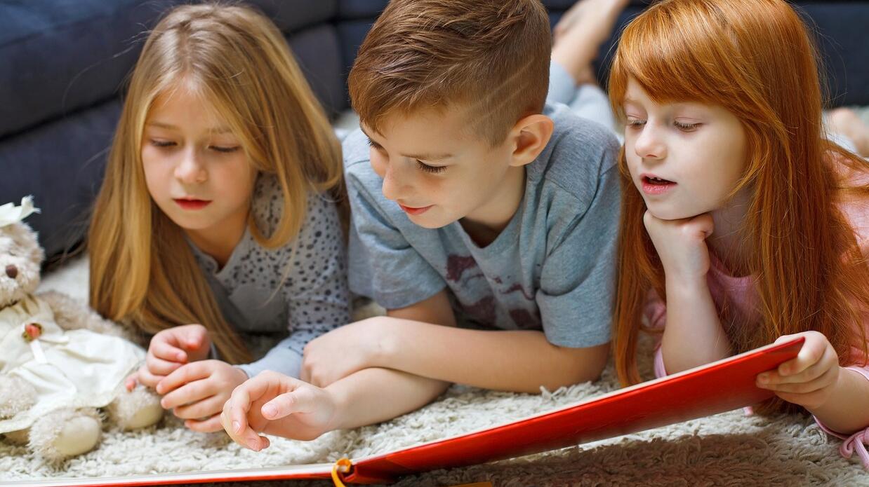 libri per bambine e bambini leggono leggere lettura
