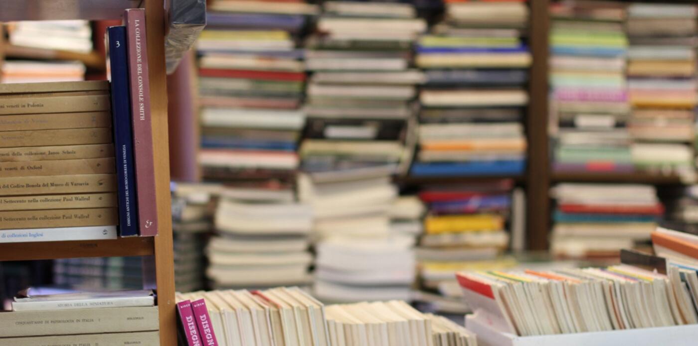 scaffali di libri libreria librerie