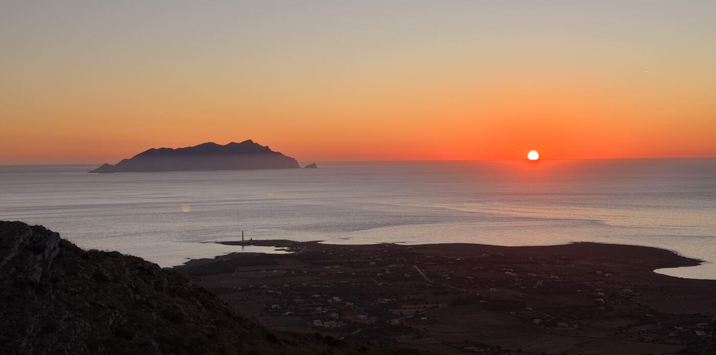 Isole: un itinerario attraverso i libri di ieri e di oggi