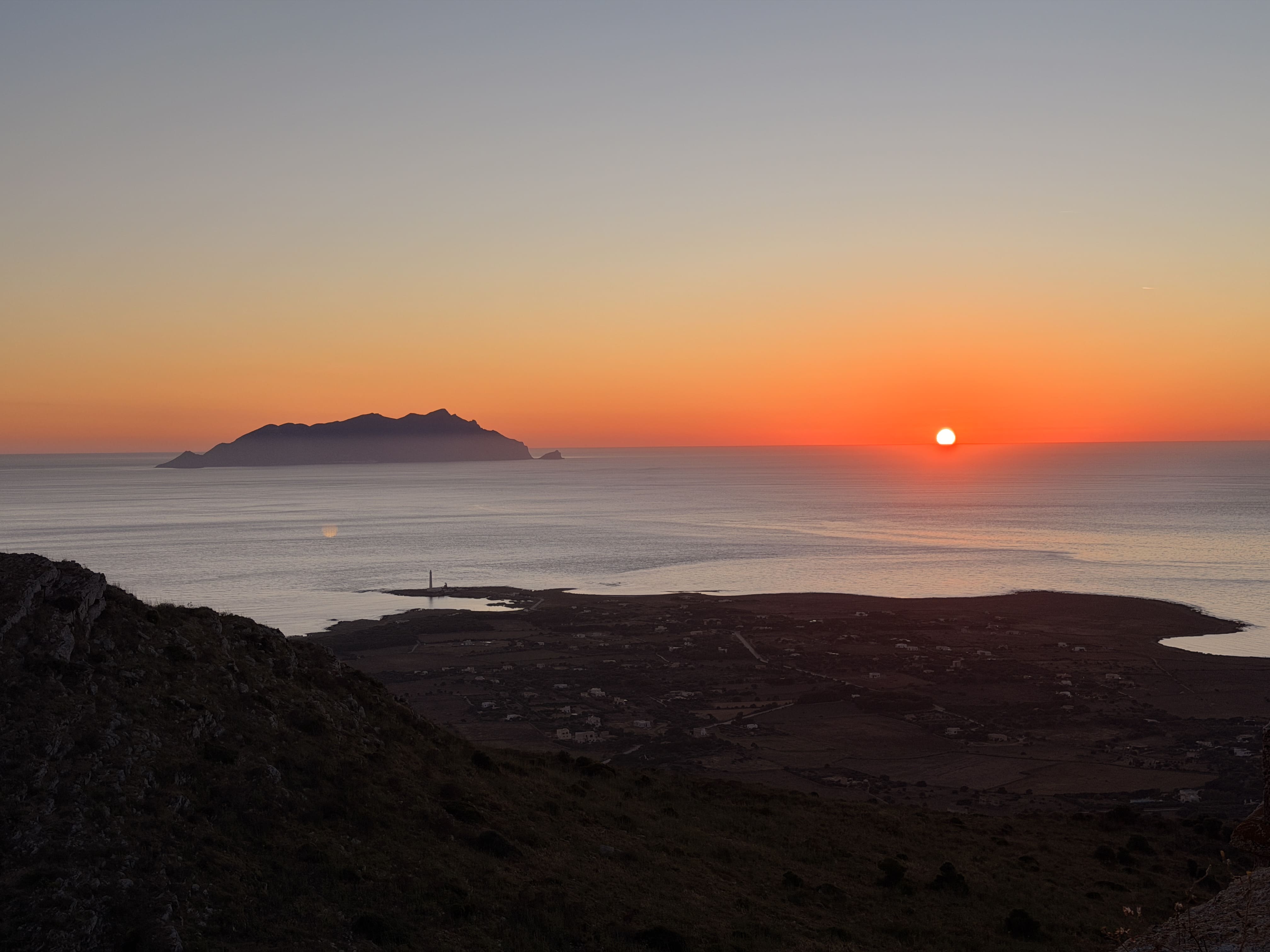 Isole: un itinerario attraverso i libri di ieri e di oggi