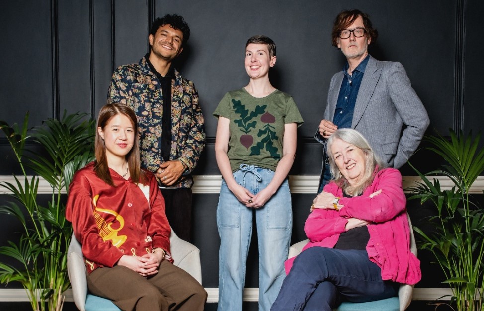 Rebecca Liu, Raymond Antrobus, Patricia Lockwood, Jarvis Cocker, Mary Beard Booker Prize 2026 (© Neo Gilder for Booker Prize Foundation)
