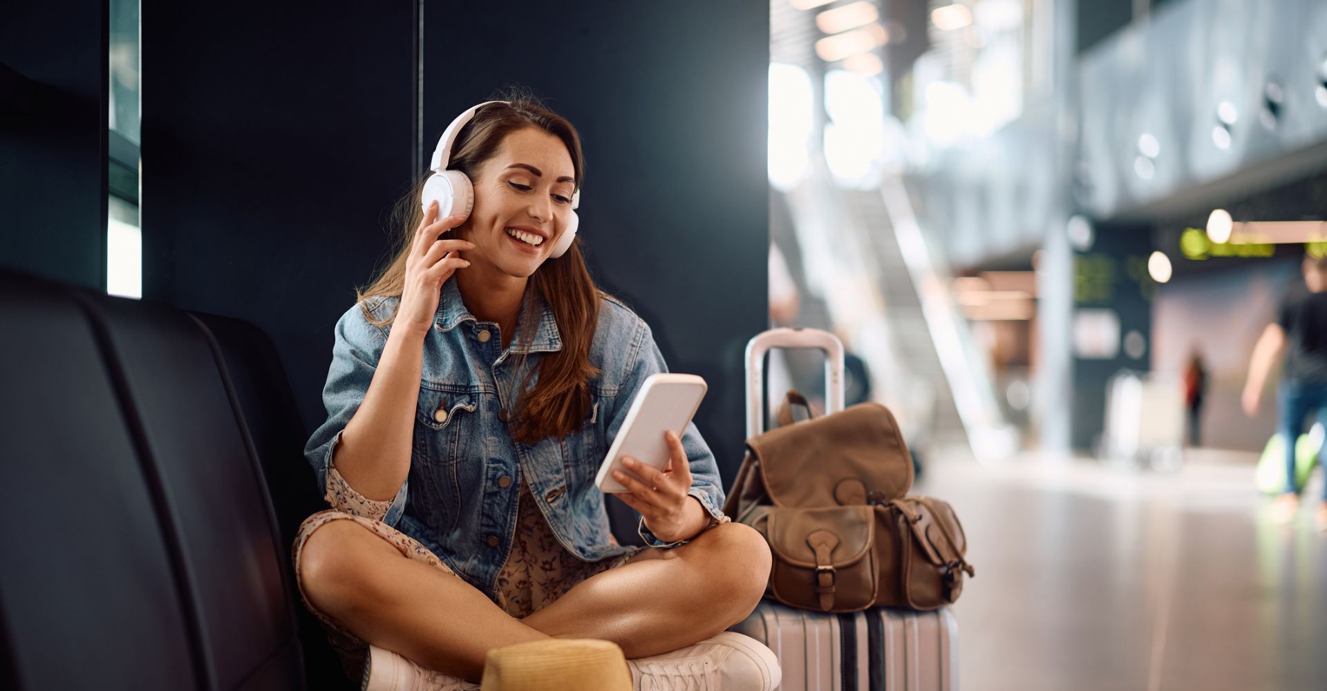 10 audiolibri perfetti per un viaggio: da ascoltare in auto, treno o aereo