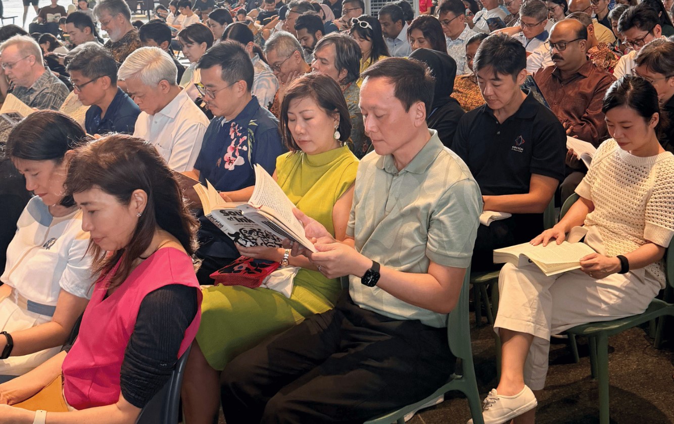 A Singapore cittadini pagati per leggere almeno un quarto d'ora
