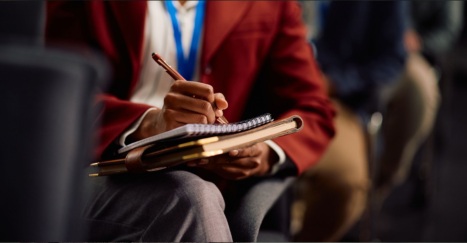 Università: il libro di testo resta lo strumento più efficace secondo i docenti (anche se sempre più studenti ne fanno a meno)