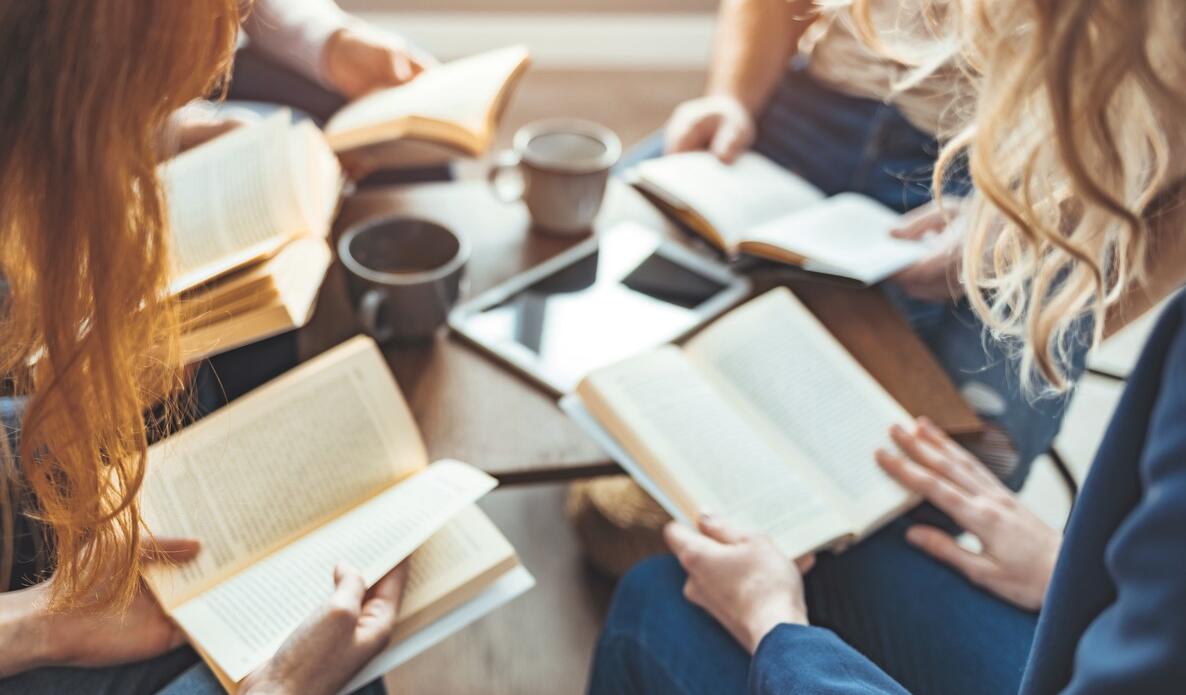Molto più che un bookclub italiano: reportage da Oslo, dove leggere insieme è d’aiuto