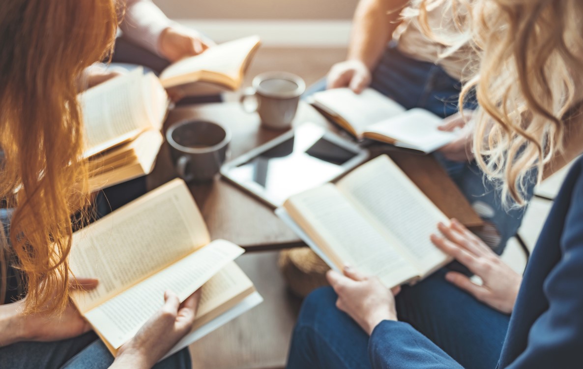 Molto più che un bookclub italiano: reportage da Oslo, dove leggere insieme è d'aiuto