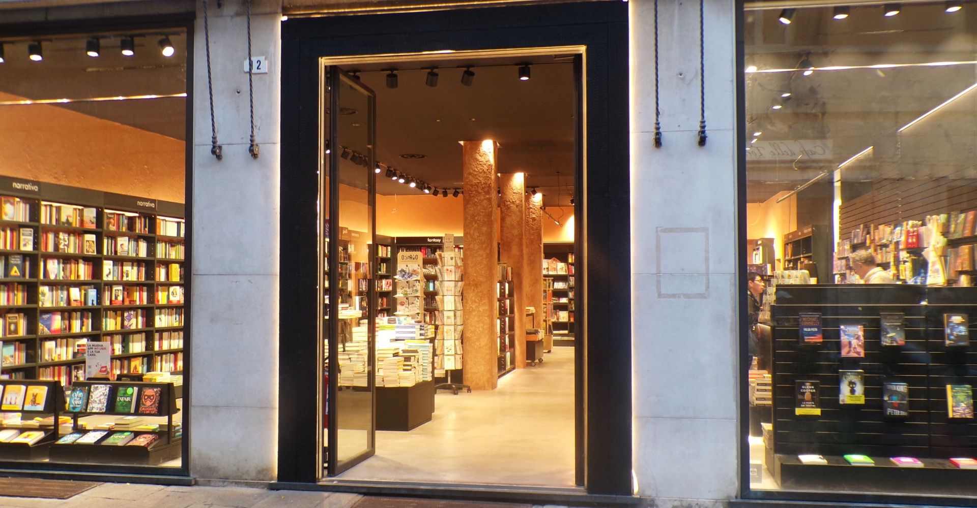 Gli esterni della libreria Ubik di Forlì