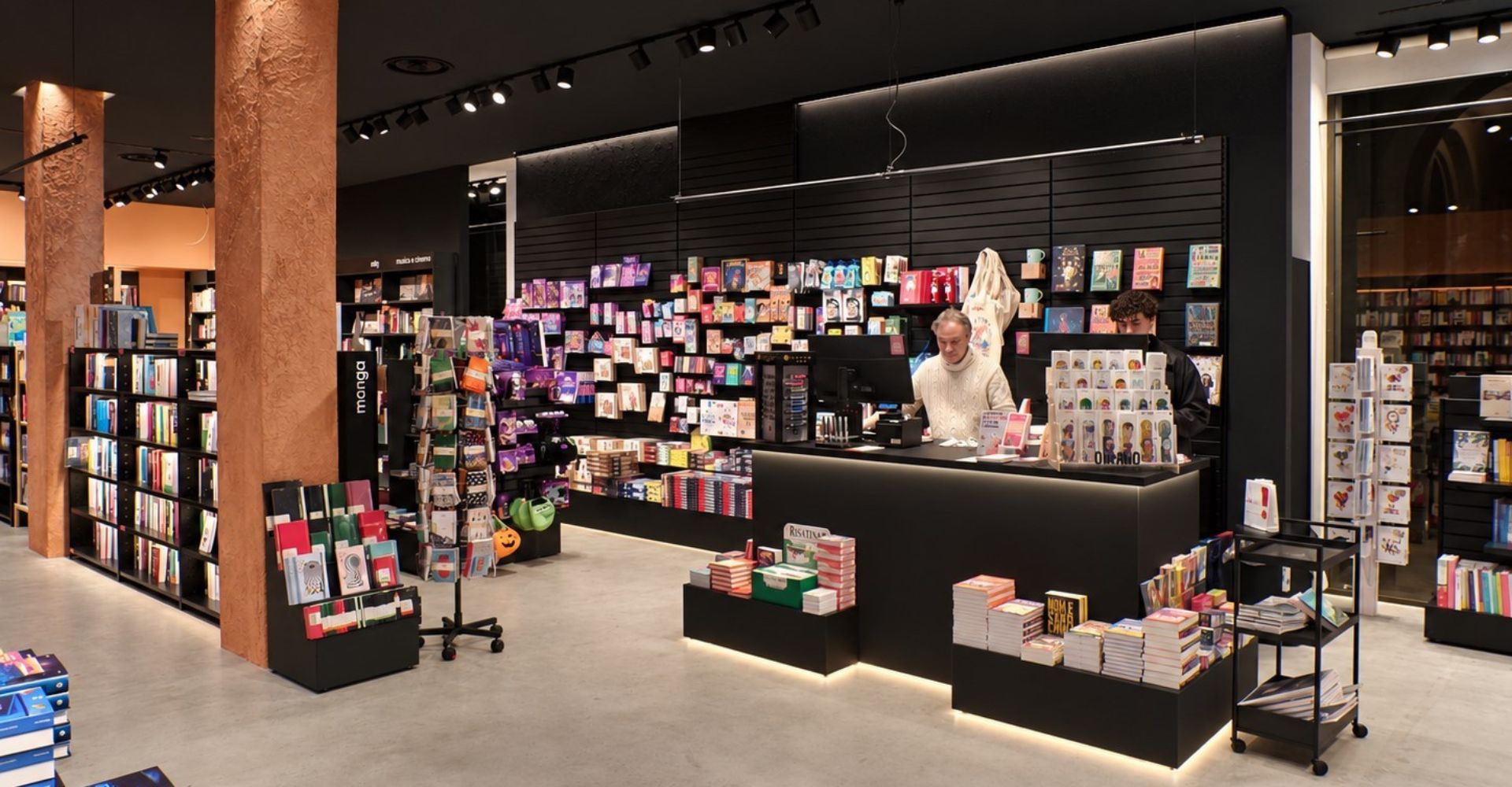 I librai Paolo e Kemmy (foto di Andrea Cortesi, architetto di ACA Studio Design)